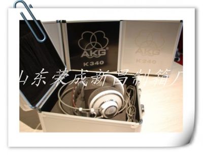 AKG专业耳机铝箱
