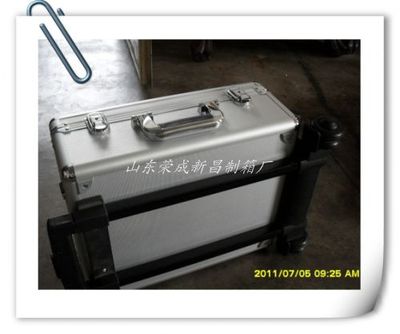 负重型、轻便型拉杆铝合金箱