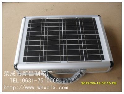 超薄手提太阳能LED照明发电箱
