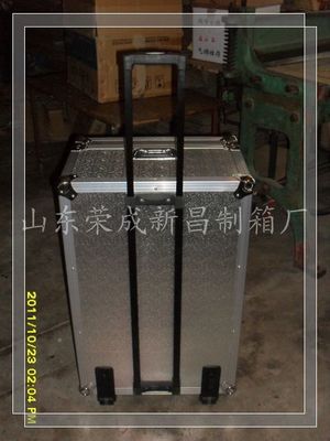 实用拉杆铝箱
