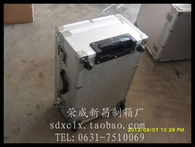 内置轮拉杆铝箱